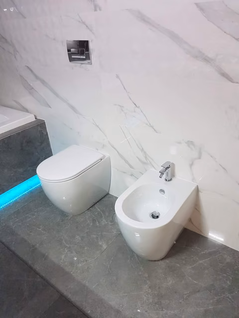 Bagno realizzato da CMI Impianti Tecnologici