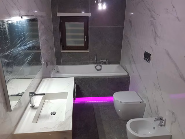 Bagno realizzato da CMI Impianti Tecnologici