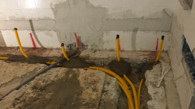 Foto di un intervento su un impianto elettrico realizzato da CMI Impianti Tecnologici