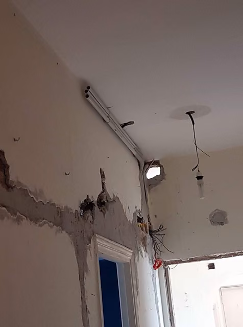 Foto di un intervento su un impianto elettrico realizzato da CMI Impianti Tecnologici
