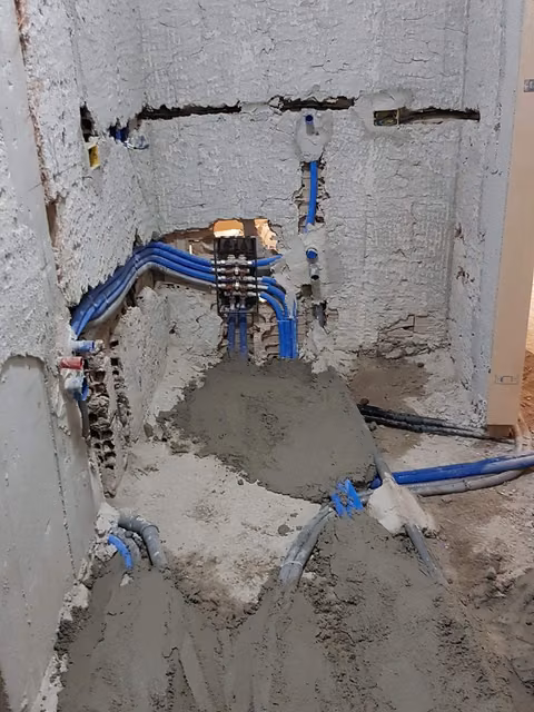 Foto di un intervento su un impianto elettrico realizzato da CMI Impianti Tecnologici