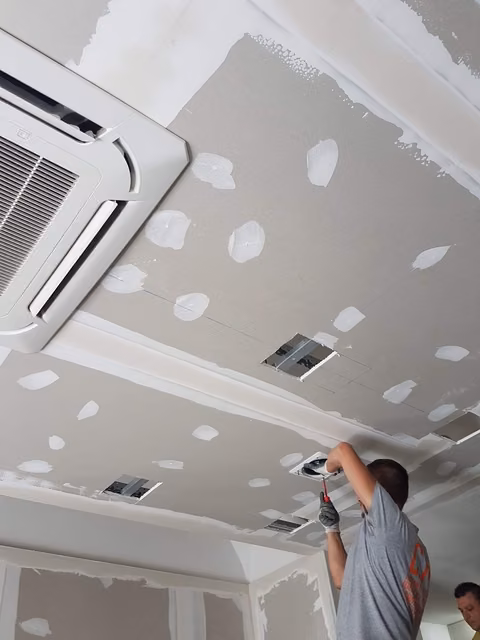 Foto di un intervento su un impianto di climatizzazione realizzato da CMI Impianti Tecnologici