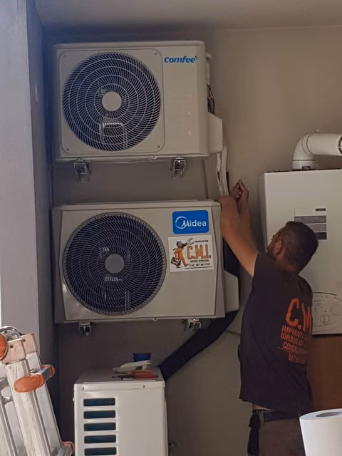 Foto di un intervento su un impianto di climatizzazione realizzato da CMI Impianti Tecnologici