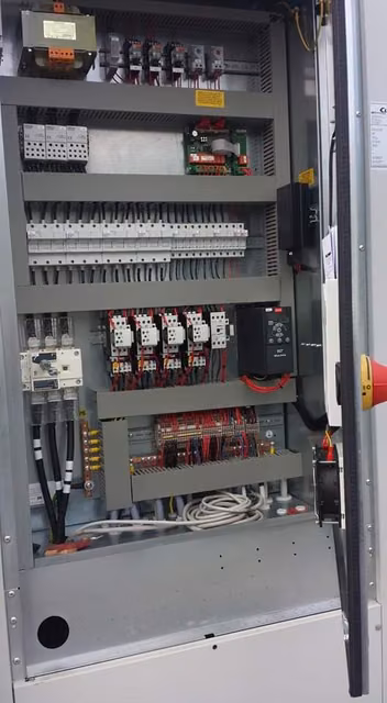 Quadro elettrico di distribuzione installato da CMI Impianti Tecnologici