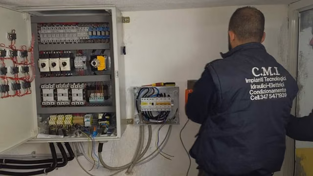 Quadro elettrico di distribuzione installato da CMI Impianti Tecnologici