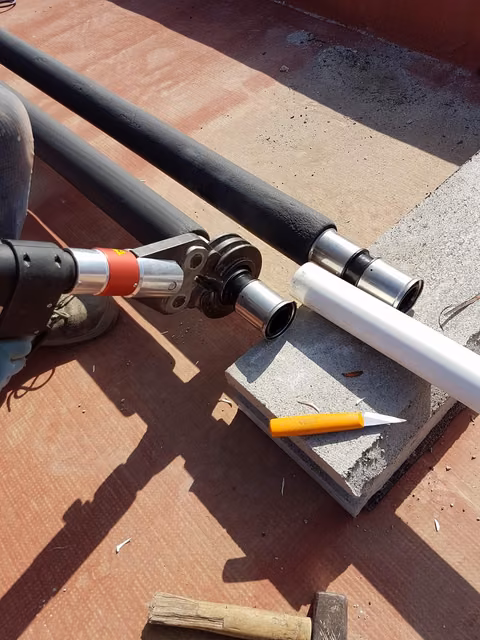 Foto di un intervento su un impianto idraulico realizzato da CMI Impianti Tecnologici