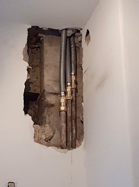 Foto di un intervento su un impianto idraulico realizzato da CMI Impianti Tecnologici