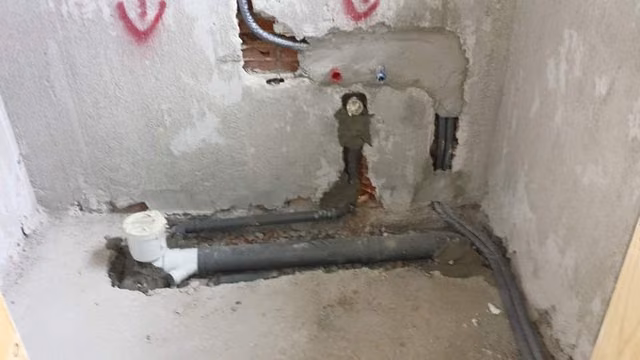 Foto di un intervento su un impianto idraulico realizzato da CMI Impianti Tecnologici