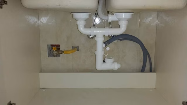 Foto di un intervento su un impianto idraulico realizzato da CMI Impianti Tecnologici