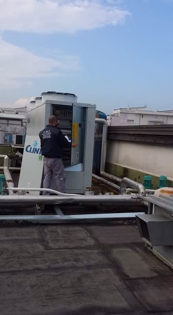 Foto di un intervento su un impianto di climatizzazione realizzato da CMI Impianti Tecnologici