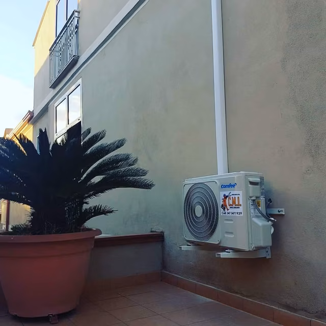 Foto di un intervento su un impianto di climatizzazione realizzato da CMI Impianti Tecnologici