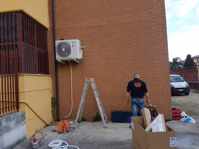Foto di un intervento su un impianto di climatizzazione realizzato da CMI Impianti Tecnologici