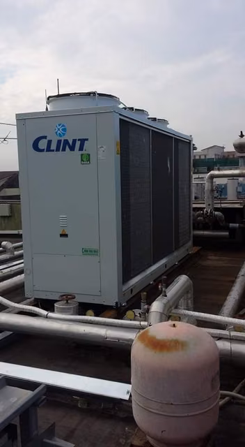 Foto di un intervento su un impianto di climatizzazione realizzato da CMI Impianti Tecnologici