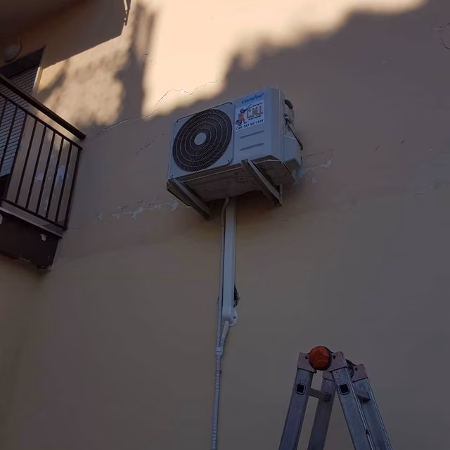 Foto di un intervento su un impianto di climatizzazione realizzato da CMI Impianti Tecnologici