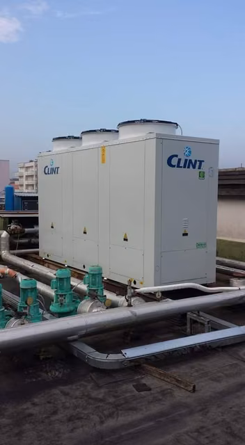 Foto di un intervento su un impianto di climatizzazione realizzato da CMI Impianti Tecnologici