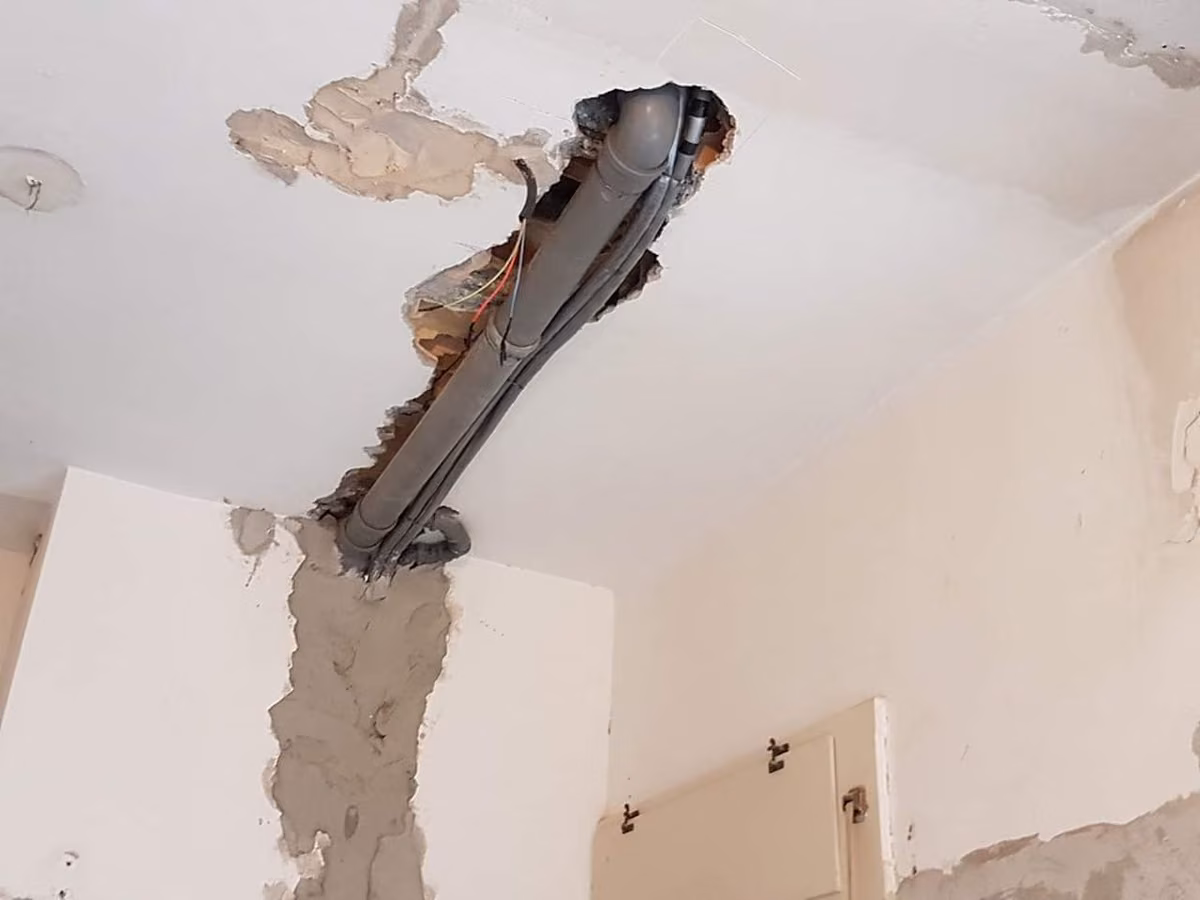 Foto di un intervento su un impianto elettrico realizzato da CMI Impianti Tecnologici