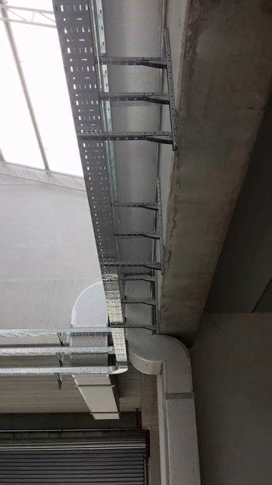 Foto di un intervento su un impianto di climatizzazione realizzato da CMI Impianti Tecnologici