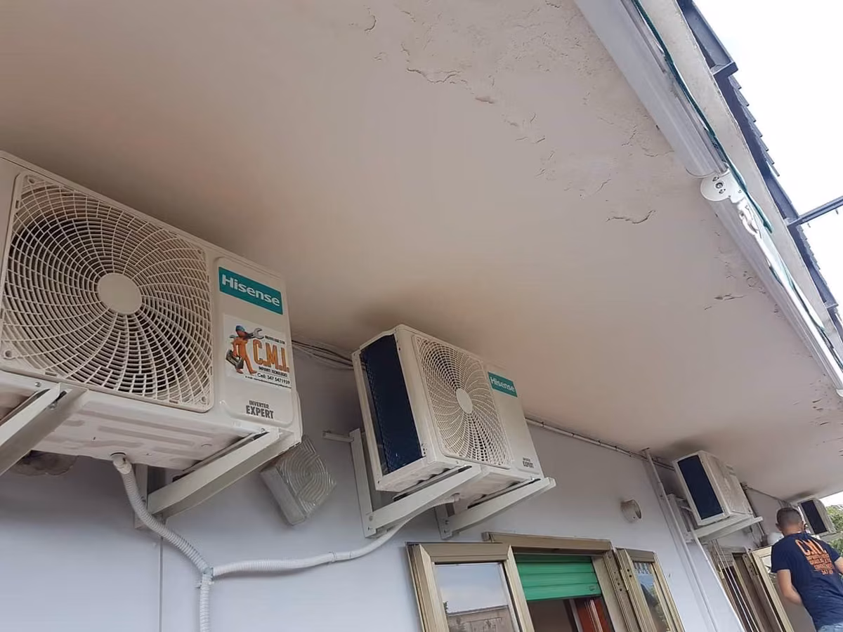 Foto di un intervento su un impianto di climatizzazione realizzato da CMI Impianti Tecnologici
